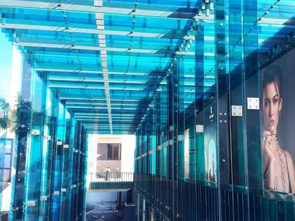 Colored PVB Laminated Glass in Modern Architecture